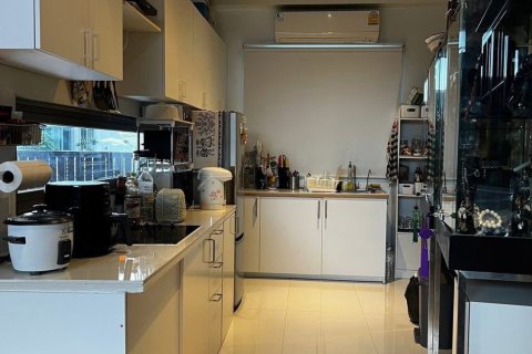 Townhouse in Watthana, Bangkok, Thailand 4 bedrooms № 171977 - photo 13