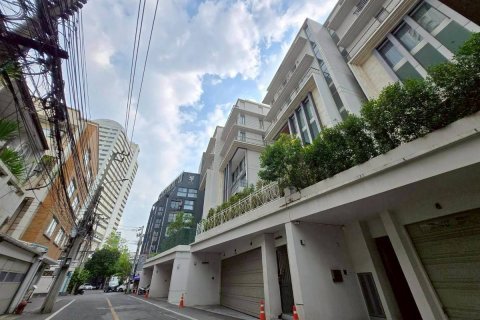 Condo in Watthana, Bangkok, Thailand, 4 bedrooms  № 171981