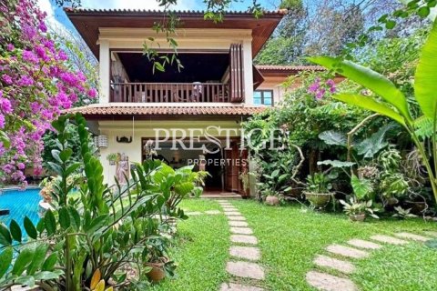 House in Pattaya, Thailand 3 bedrooms № 198195