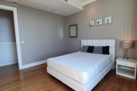Condo in Bangkok, Thailand, 4 bedrooms № 180961 - photo 16