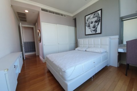 Condo in Bangkok, Thailand, 4 bedrooms № 180961 - photo 14