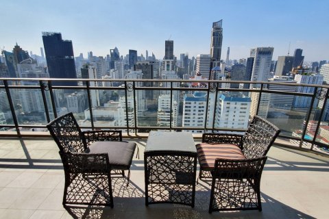 Condo in Bangkok, Thailand, 4 bedrooms № 180961 - photo 3