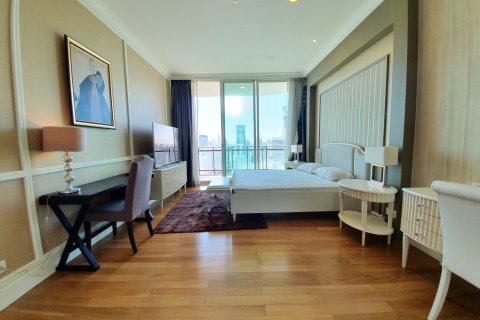 Condo in Bangkok, Thailand, 4 bedrooms № 180961 - photo 10