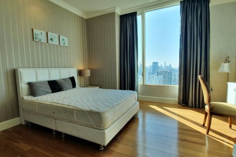 Condo in Bangkok, Thailand, 4 bedrooms № 180961 - photo 15