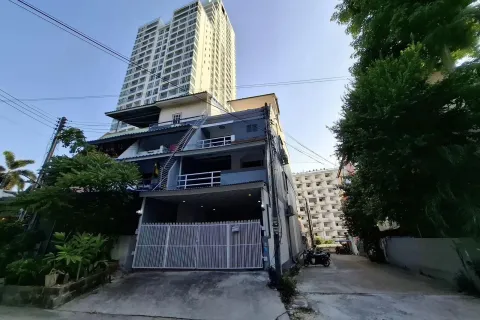 House in Pattaya, Thailand 4 bedrooms № 155630