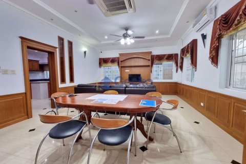 House in Pattaya, Thailand 3 bedrooms № 196847 - photo 6