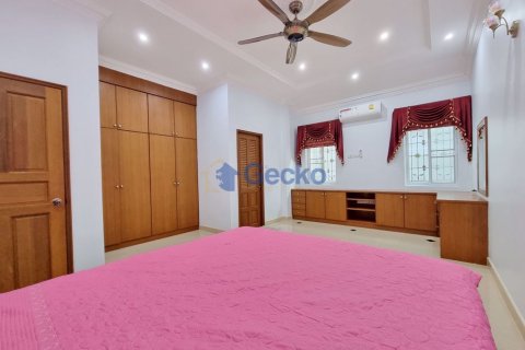 House in Pattaya, Thailand 3 bedrooms № 196847 - photo 15
