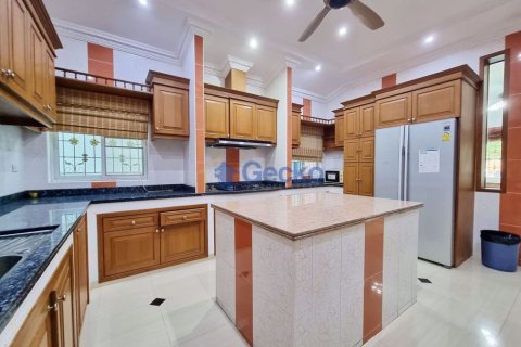 House in Pattaya, Thailand 3 bedrooms № 196847 - photo 5