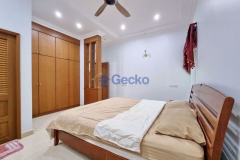 House in Pattaya, Thailand 3 bedrooms № 196847 - photo 14