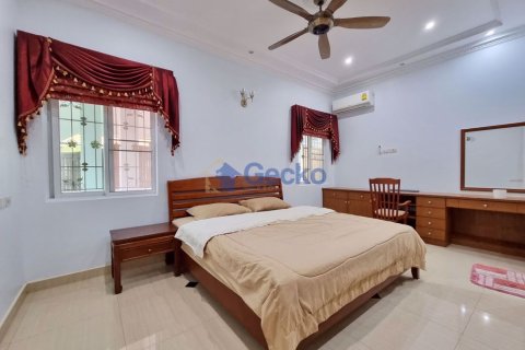 House in Pattaya, Thailand 3 bedrooms № 196847 - photo 13