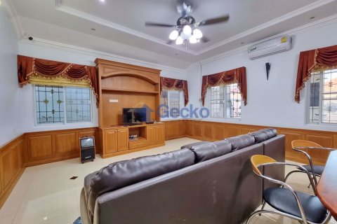 House in Pattaya, Thailand 3 bedrooms № 196847 - photo 9