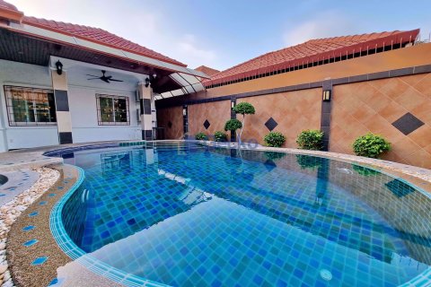 House in Pattaya, Thailand 3 bedrooms № 196847 - photo 26