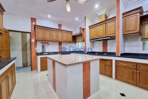 House in Pattaya, Thailand 3 bedrooms № 196847 - photo 4