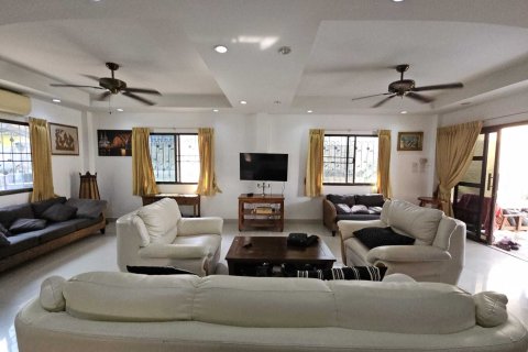House in Pattaya, Thailand 4 bedrooms № 159315 - photo 18
