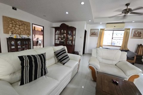 House in Pattaya, Thailand 4 bedrooms № 159315 - photo 19