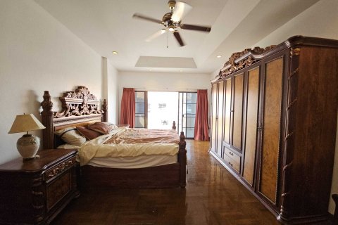 House in Pattaya, Thailand 4 bedrooms № 159315 - photo 11