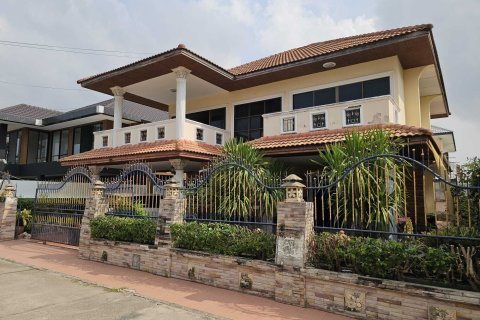 House in Pattaya, Thailand 4 bedrooms № 159315