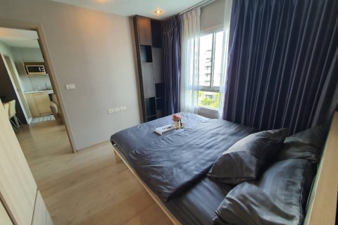 Condo in Phra Khanong, Bangkok, Thailand, 2 bedrooms  № 156966 - photo 15