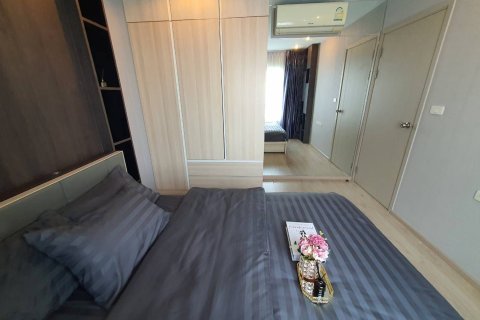 Condo in Phra Khanong, Bangkok, Thailand, 2 bedrooms  № 156966 - photo 17