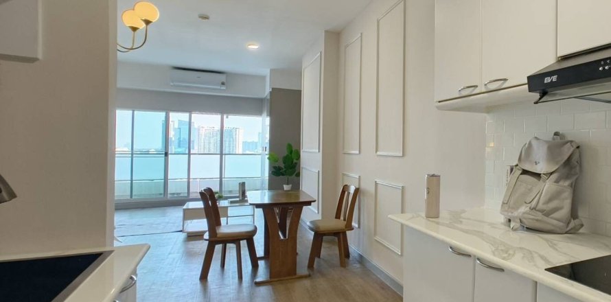 Studio in the Condo in Yan Nawa, Bangkok, Thailand  № 156967