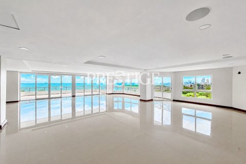 Condo in Pattaya, Thailand, 3 bedrooms  № 197547