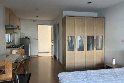Студия в кондо в Клонг Тоэй, Бангкок, Таиланд № 171139 - фото 2