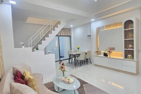 House in Pattaya, Thailand 3 bedrooms № 171142