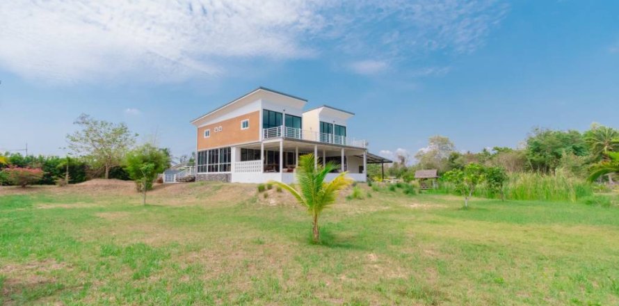 House in Pran Buri, Thailand 4 bedrooms № 172716