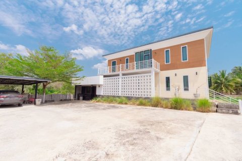 House in Pran Buri, Thailand 4 bedrooms № 172716 - photo 2