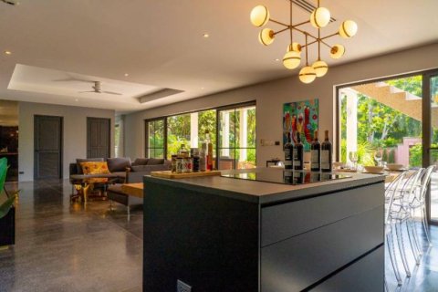 Villa in Phuket, Thailand 5 bedrooms № 172714 - photo 10