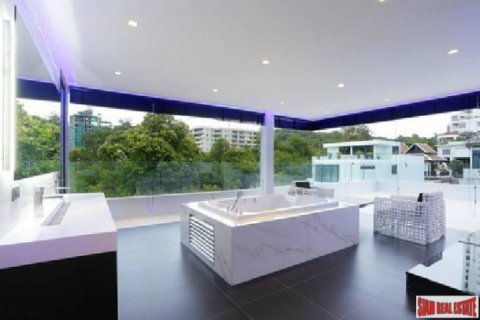 Villa in Pattaya, Thailand 8 bedrooms № 193641 - photo 4