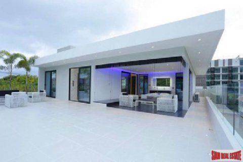 Villa in Pattaya, Thailand 8 bedrooms № 193641 - photo 3