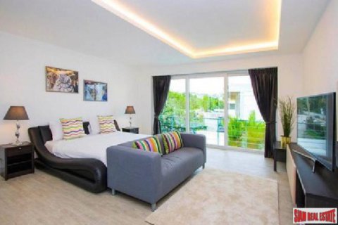 Villa in Pattaya, Thailand 5 bedrooms № 193640 - photo 4