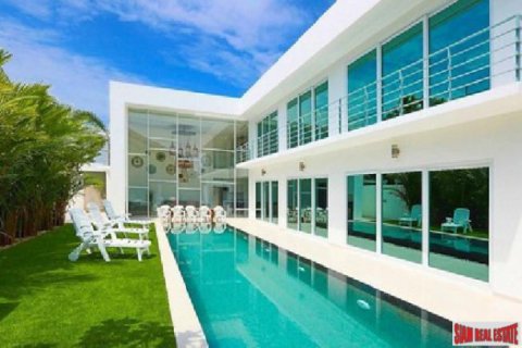 Villa in Pattaya, Thailand 5 bedrooms № 193640