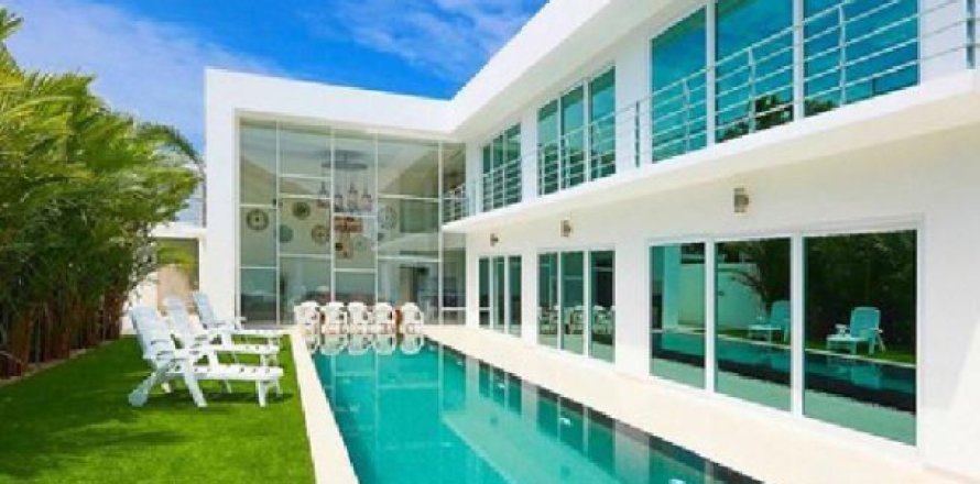 Villa in Pattaya, Thailand 5 bedrooms № 193640