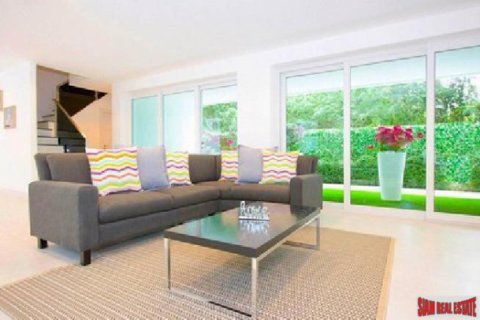 Villa in Pattaya, Thailand 5 bedrooms № 193640 - photo 3