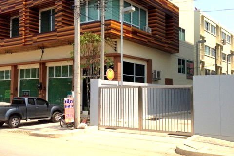 Propriété commerciale à Chiang Mai, Thaïlande 230 m2 № 162499