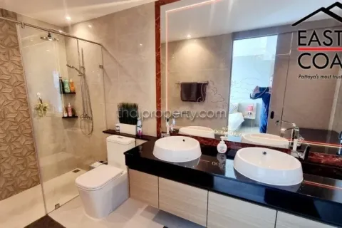Condominio de 2 dormitorios en Jomtien Beach, Pattaya, Tailandia № 213244 - foto 28