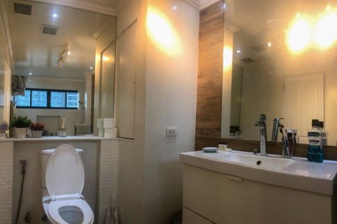 Condo in Watthana, Bangkok, Thailand, 2 bedrooms  № 144886 - photo 2