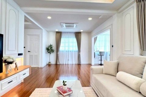 House in Pattaya, Thailand 4 bedrooms № 144884 - photo 6