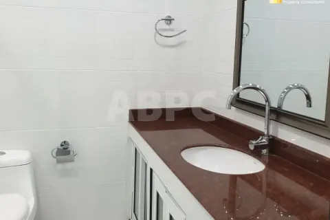 Casa de 4 dormitorios en Pattaya, Tailandia № 211158 - foto 4