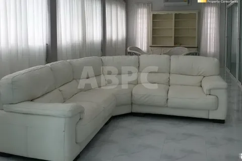 Casa de 4 dormitorios en Pattaya, Tailandia № 211158 - foto 3