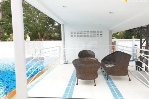 Casa de 4 dormitorios en Pattaya, Tailandia № 211158 - foto 13