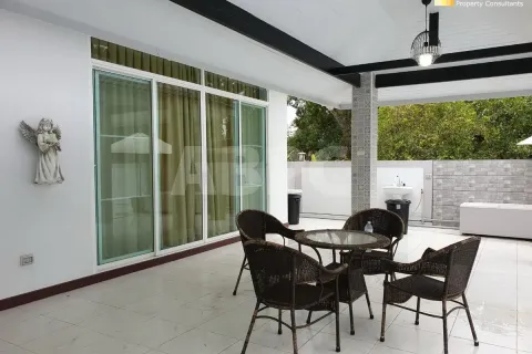 Casa de 4 dormitorios en Pattaya, Tailandia № 211158 - foto 10