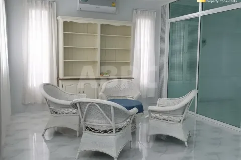 Casa de 4 dormitorios en Pattaya, Tailandia № 211158 - foto 6