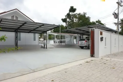 Casa de 4 dormitorios en Pattaya, Tailandia № 211158 - foto 15
