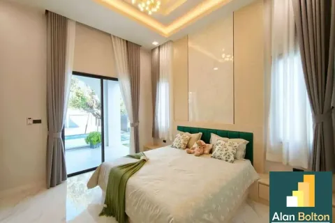 Casa de 4 dormitorios en Pattaya, Tailandia № 211159 - foto 16