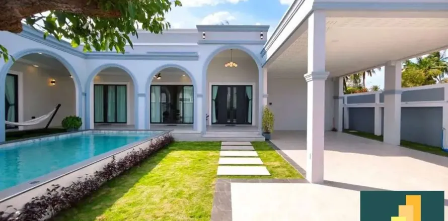 Casa de 4 dormitorios en Pattaya, Tailandia № 211159