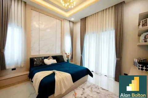 Casa de 4 dormitorios en Pattaya, Tailandia № 211159 - foto 8