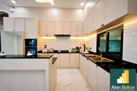 Casa de 4 dormitorios en Pattaya, Tailandia № 211159 - foto 10